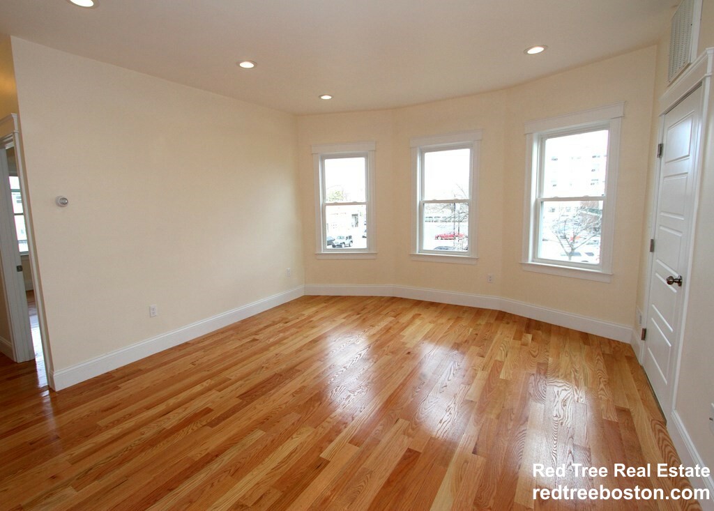 2 bed, 1 bath apartment for rent at 8 Roach St Unit 1, Dorchester — photo 3 of 11