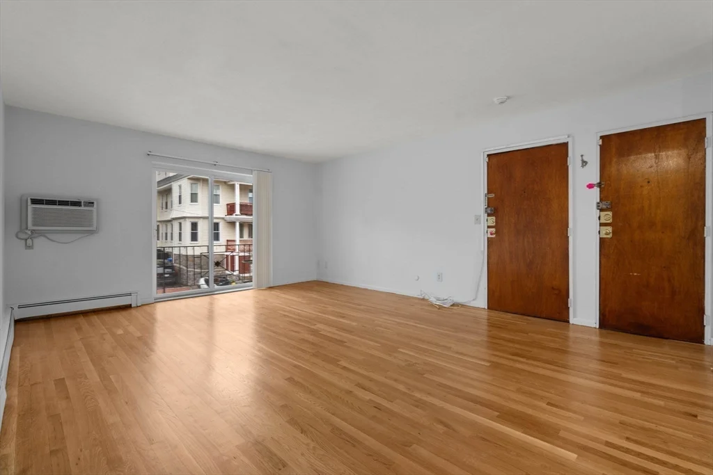2 bed, 1 bath apartment for rent at 8 Robinwood Ave Unit 6, Jamaica Plain — photo 2 of 18