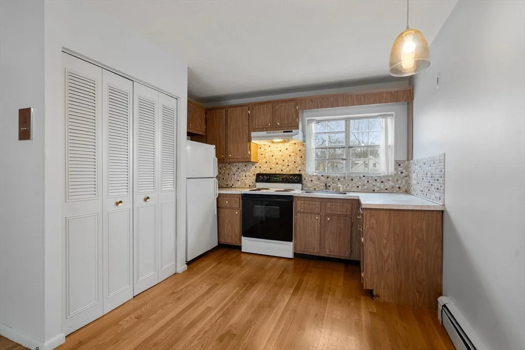 2 bed, 1 bath apartment for rent at 8 Robinwood Ave Unit 6, Jamaica Plain — photo 8 of 18