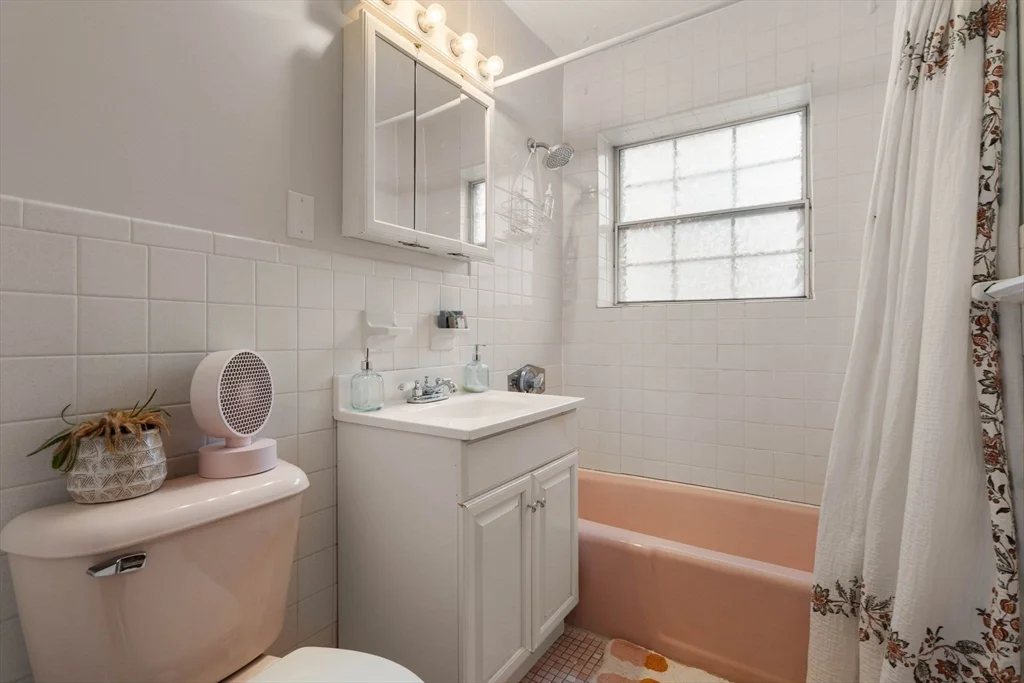 2 bed, 1 bath apartment for rent at 8 Robinwood Ave Unit 6, Jamaica Plain — photo 13 of 18