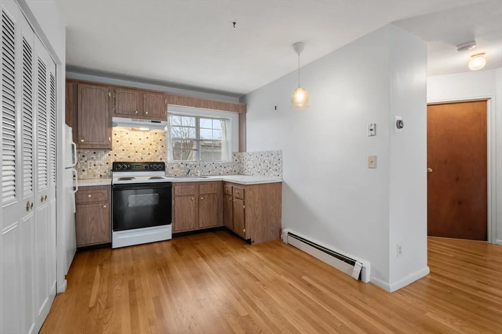 2 bed, 1 bath apartment for rent at 8 Robinwood Ave Unit 6, Jamaica Plain — photo 7 of 18