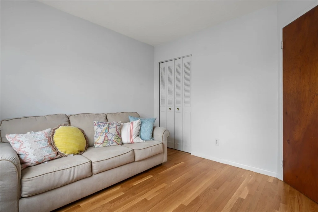 2 bed, 1 bath apartment for rent at 8 Robinwood Ave Unit 6, Jamaica Plain — photo 11 of 18