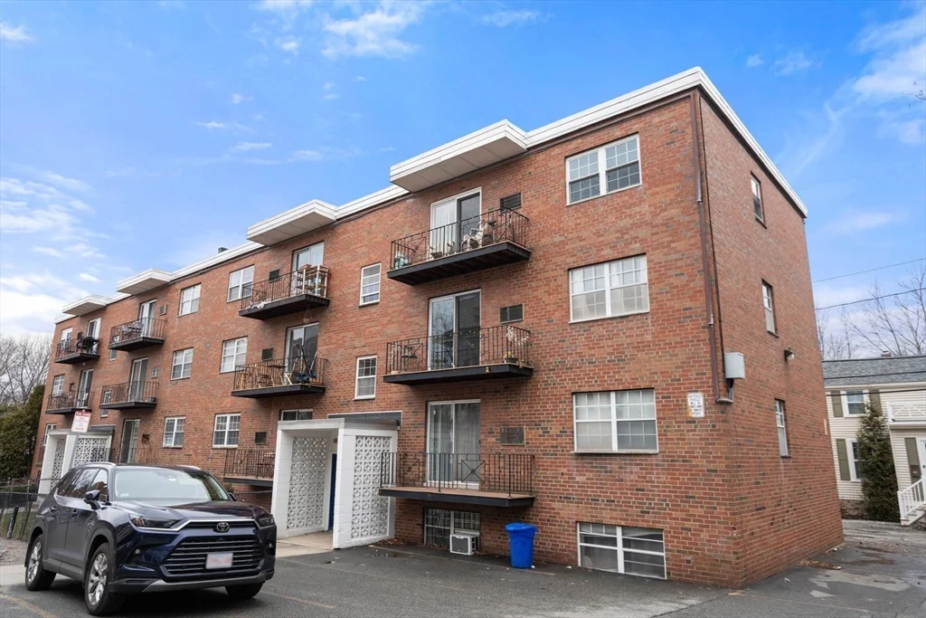 2 bed, 1 bath apartment for rent at 8 Robinwood Ave Unit 6, Jamaica Plain — photo 18 of 18