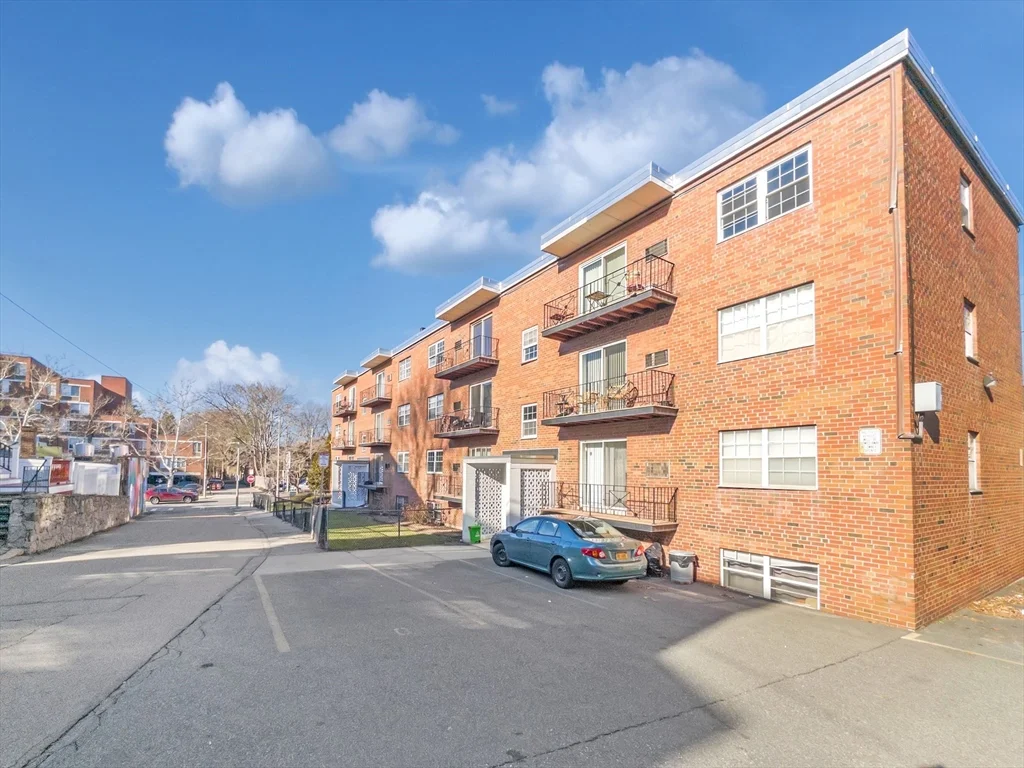 2 bed, 1 bath apartment for rent at 8 Robinwood Ave Unit 7, Jamaica Plain