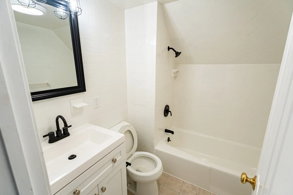 1 bed, 1 bath apartment for rent at 8 Rockwell Ter Unit 3, Malden — photo 6 of 9