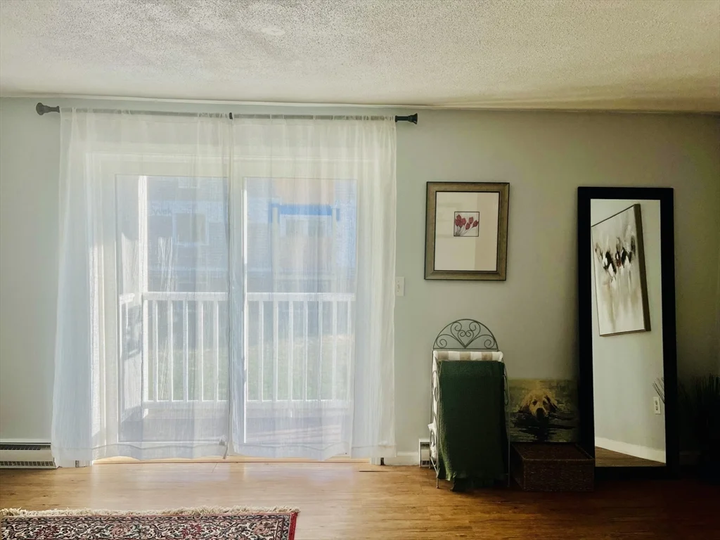2 bed, 1 bath apartment for rent at 8 Royal Dane Dr Unit 71, Marshfield — photo 3 of 11