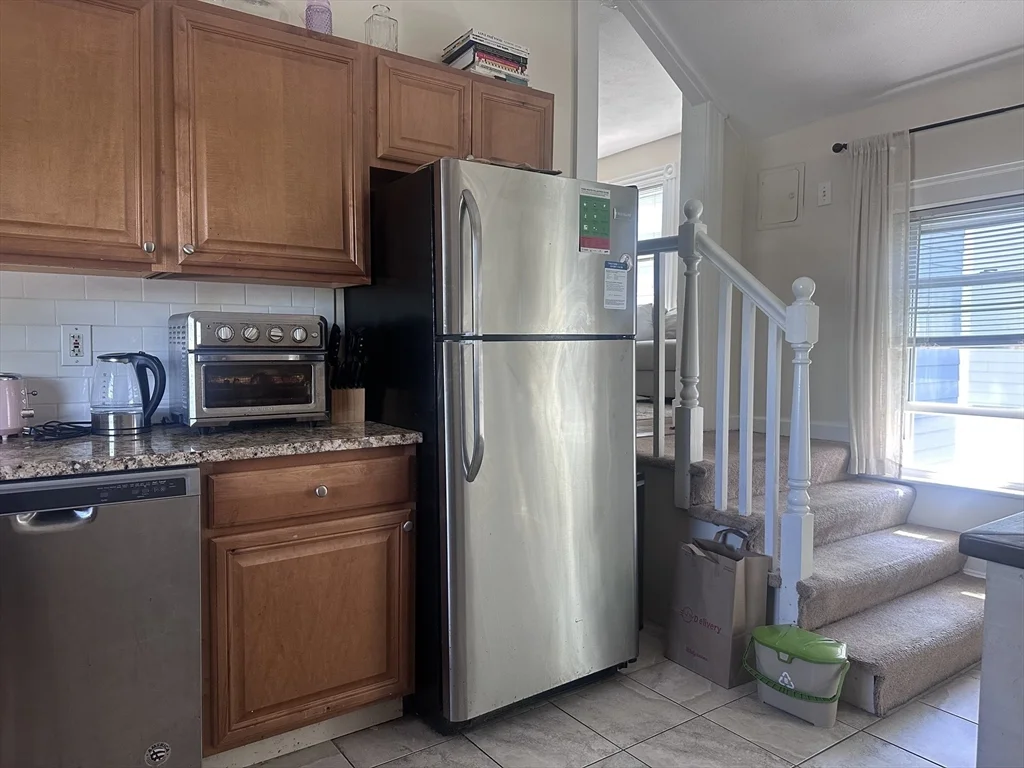 3 bed, 2 bath apartment for rent at 8 Sackville St Unit 3, Charlestown — photo 2 of 12