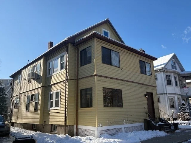 4 bed, 2 bath apartment for rent at 8 Seagrave Rd Unit 2, North Cambridge — photo 2 of 17