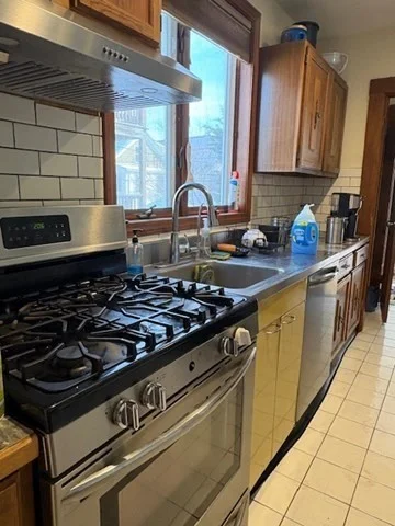 4 bed, 2 bath apartment for rent at 8 Seagrave Rd Unit 2, North Cambridge — photo 8 of 17