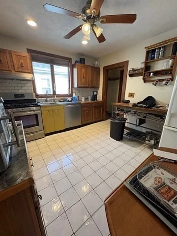4 bed, 2 bath apartment for rent at 8 Seagrave Rd Unit 2, North Cambridge — photo 9 of 17