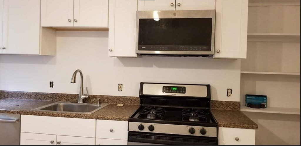 5 bed, 2.5 bath apartment for rent at 8 Sewall St, Mission Hill
