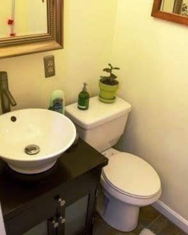 5 bed, 2.5 bath apartment for rent at 8 Sewall St, Mission Hill — photo 9 of 11
