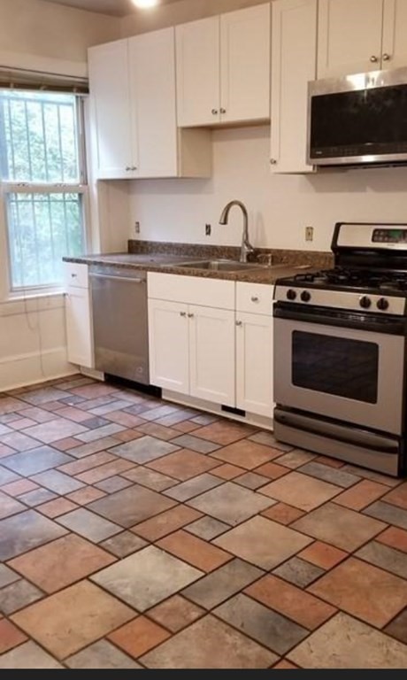 5 bed, 2.5 bath apartment for rent at 8 Sewall St, Mission Hill — photo 10 of 11