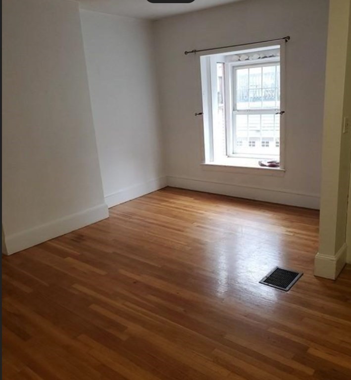 5 bed, 2.5 bath apartment for rent at 8 Sewall St, Mission Hill — photo 4 of 11
