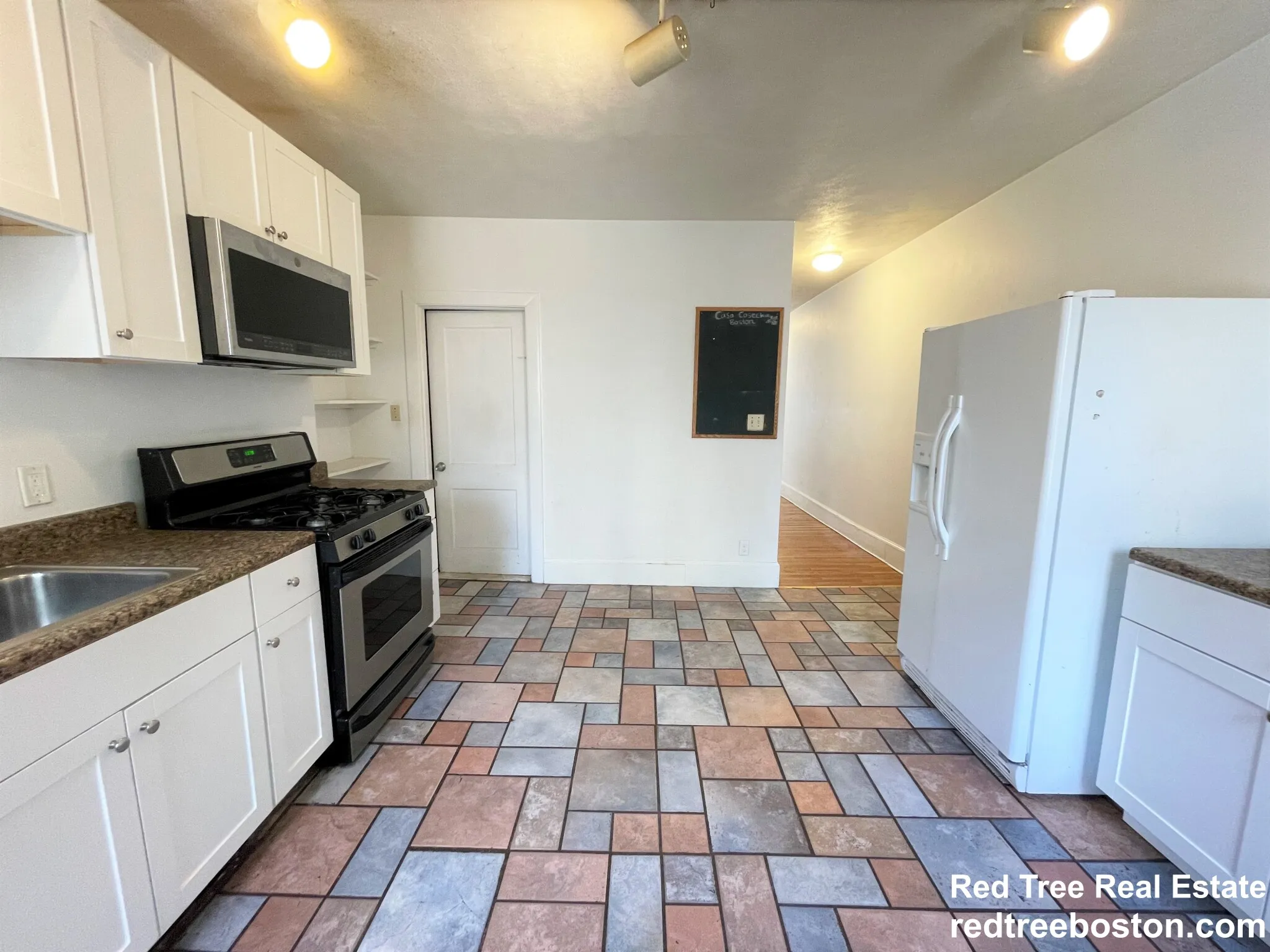 5 bed, 2.5 bath apartment for rent at 8 Sewall St Unit 1, Mission Hill — photo 3 of 29