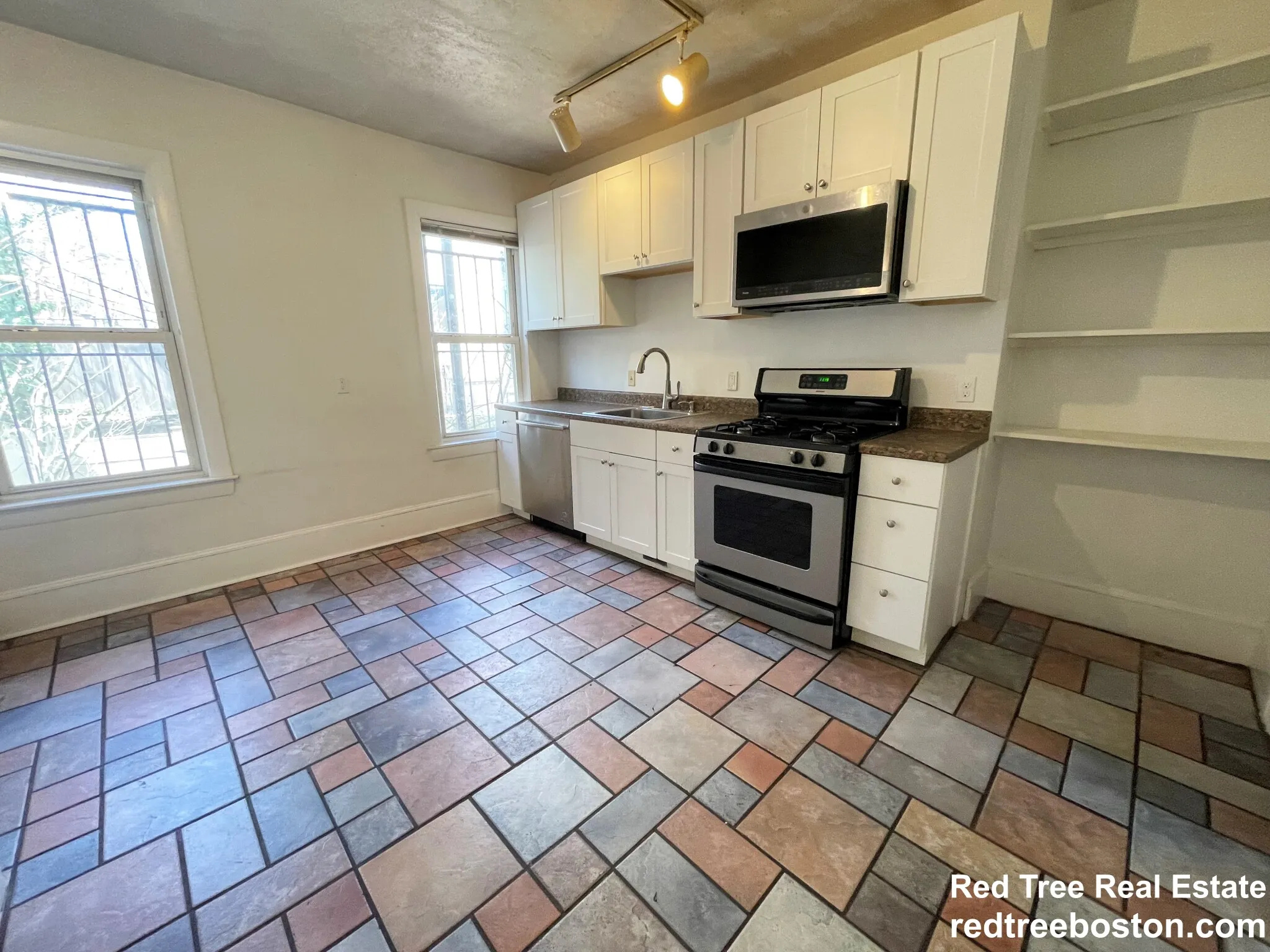 5 bed, 2.5 bath apartment for rent at 8 Sewall St Unit 1, Mission Hill — photo 1 of 29