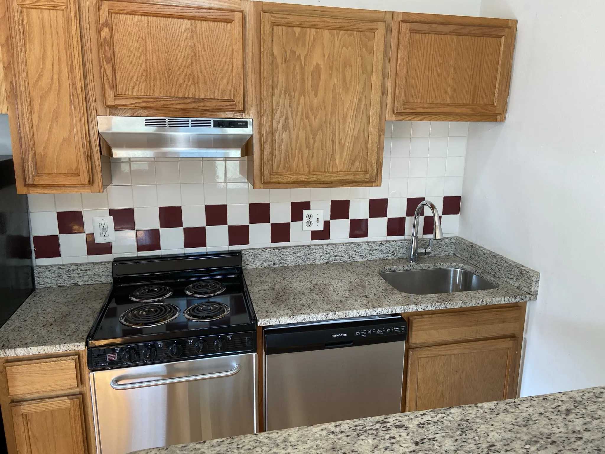 3 bed, 1 bath apartment for rent at 8 Shepard St Unit 0, Brighton — photo 2 of 23