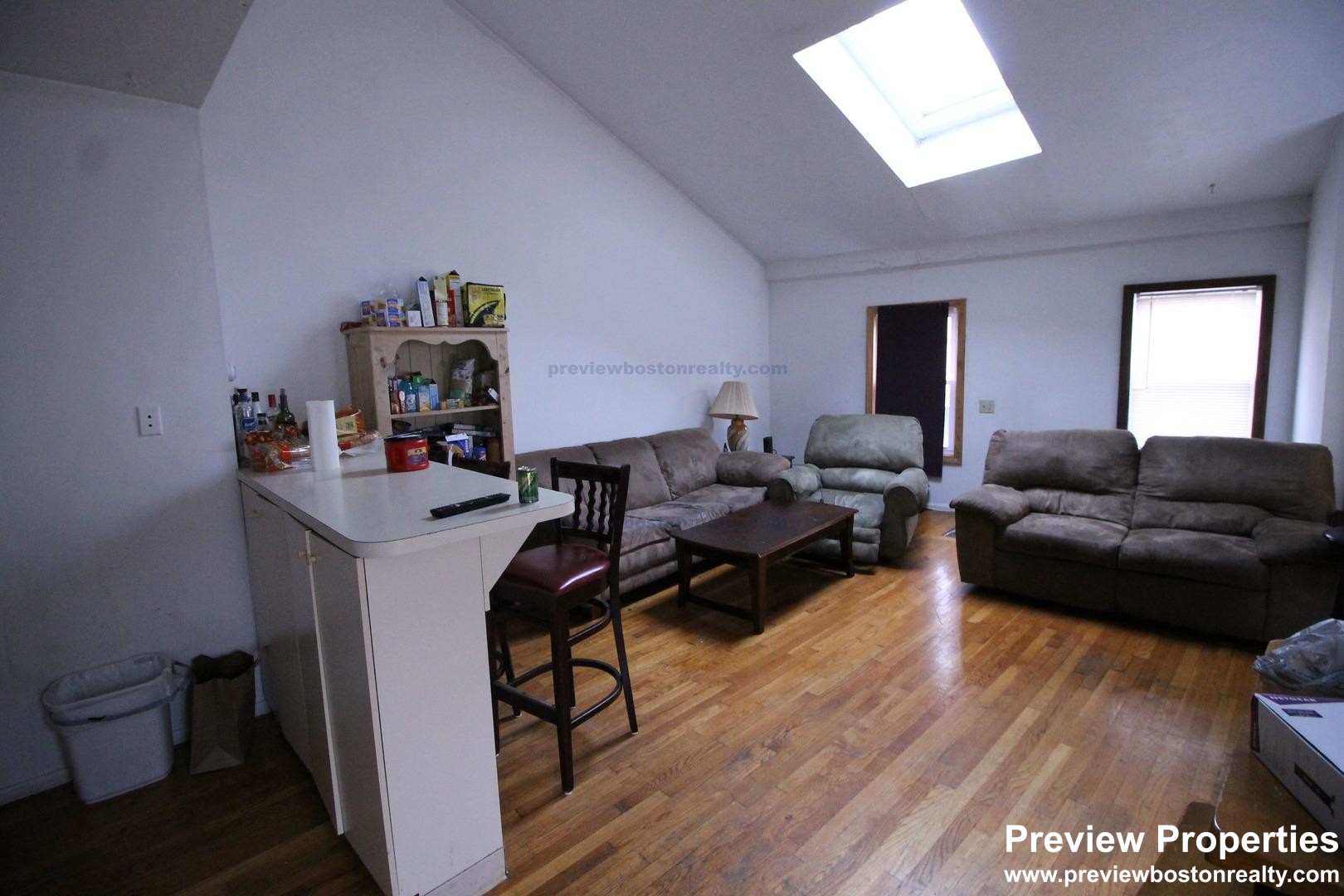 3 bed, 1 bath apartment for rent at 8 Shepard St Unit N/A, Brighton — photo 4 of 7
