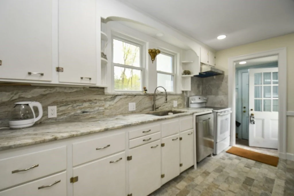 3 bed, 2 bath apartment for rent at 8 Spruce Park, Wellesley — photo 3 of 24