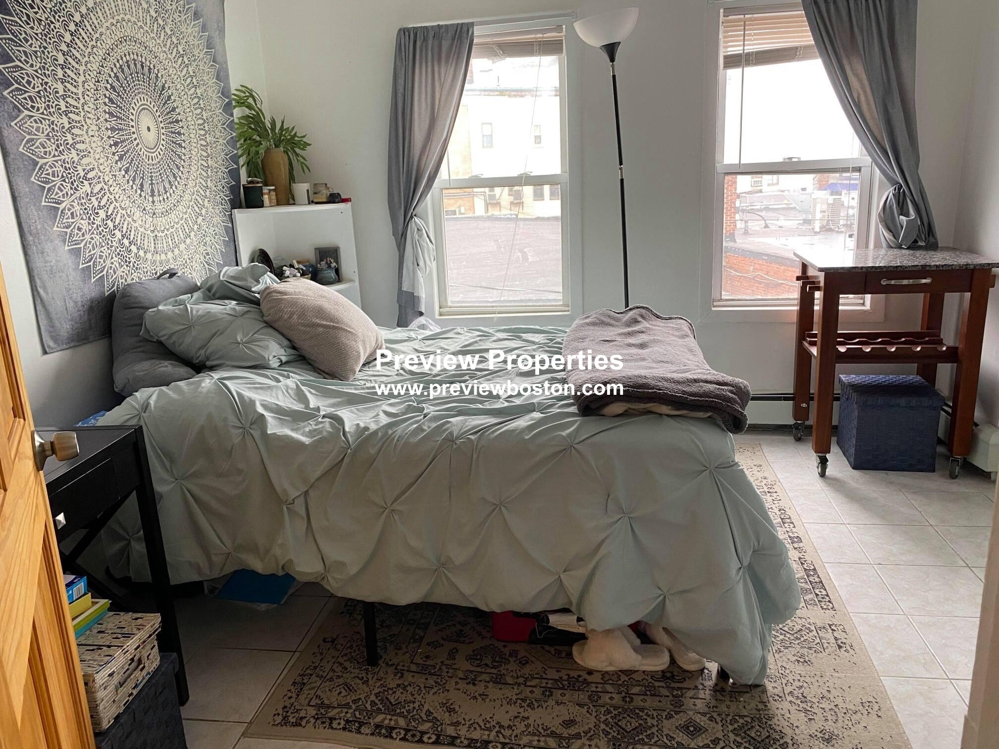 3 bed, 1 bath apartment for rent at 8 Starr Ln Unit 3, Jamaica Plain — photo 10 of 14