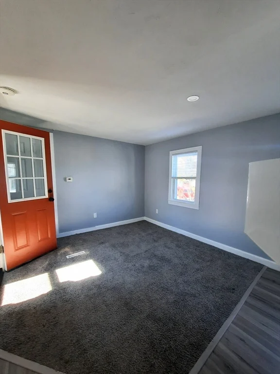 2 bed, 1 bath apartment for rent at 8 Stoney Beach Rd Unit 2, Hull — photo 2 of 5