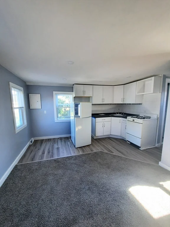 2 bed, 1 bath apartment for rent at 8 Stoney Beach Rd Unit 2, Hull — photo 1 of 5