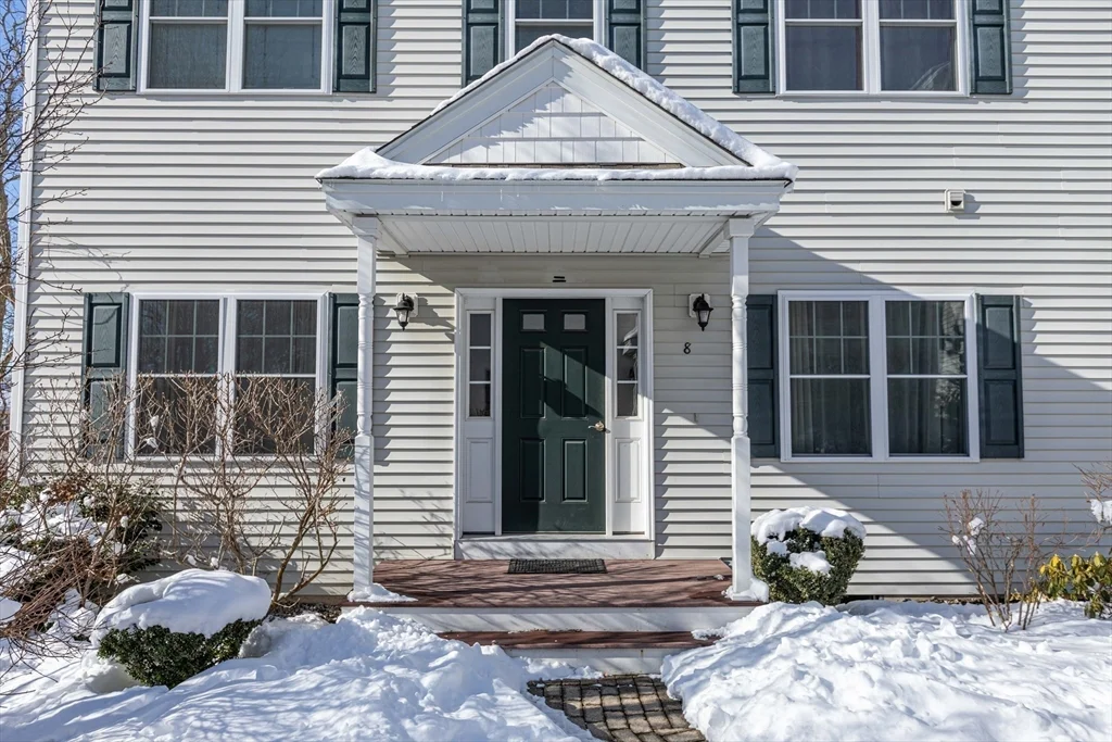 3 bed, 2 bath apartment for rent at 8 Summer Hill Circle Unit 8, Arlington — photo 3 of 41