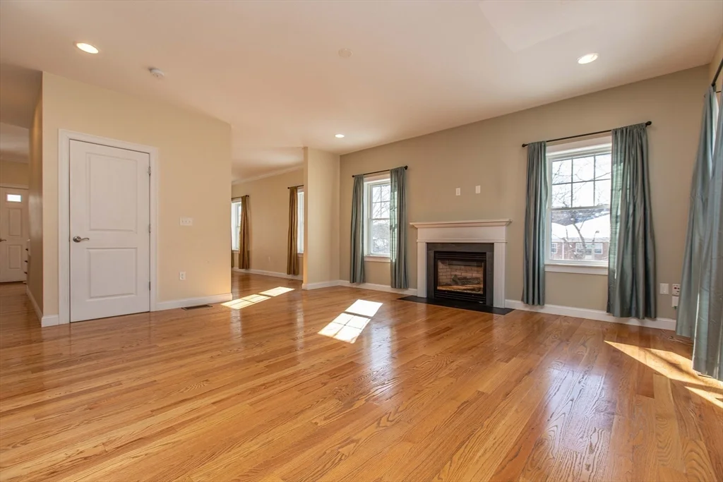 3 bed, 2 bath apartment for rent at 8 Summer Hill Circle Unit 8, Arlington — photo 6 of 41