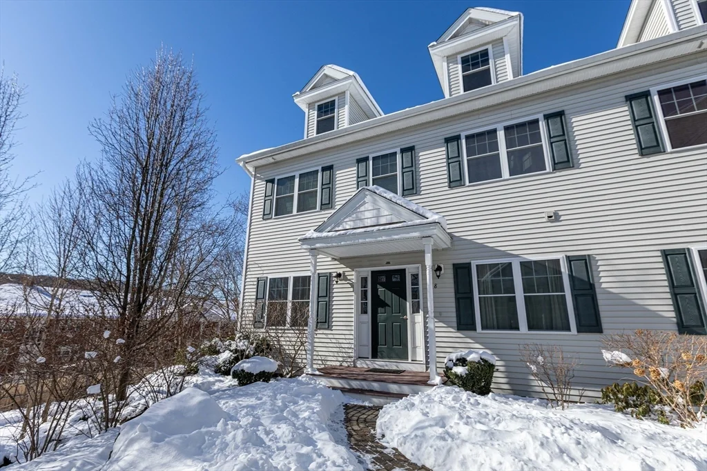 3 bed, 2 bath apartment for rent at 8 Summer Hill Circle Unit 8, Arlington — photo 1 of 41