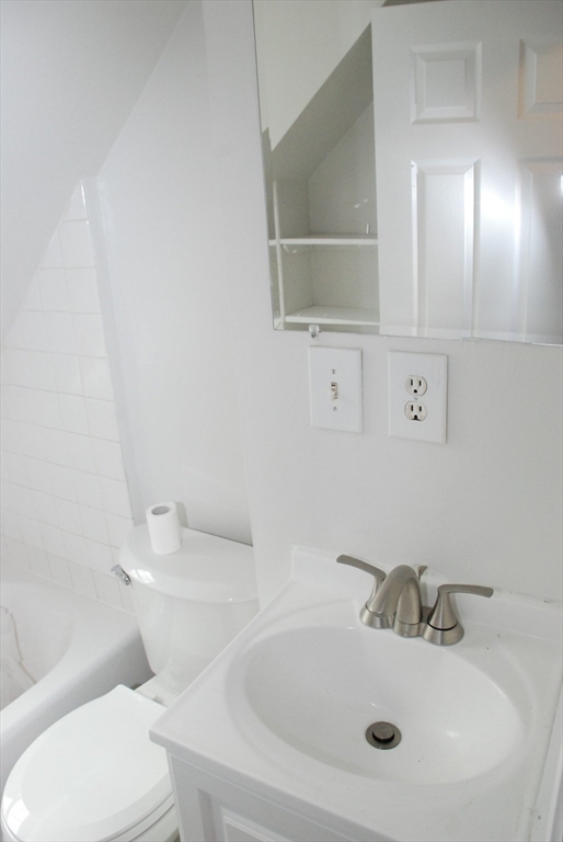 3 bed, 2 bath apartment for rent at 8 Sunset Rd, Wayland — photo 11 of 18