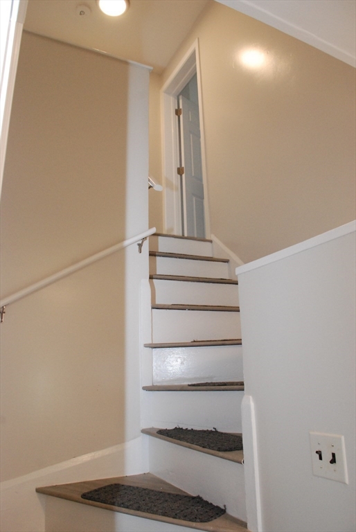 3 bed, 2 bath apartment for rent at 8 Sunset Rd, Wayland — photo 10 of 18