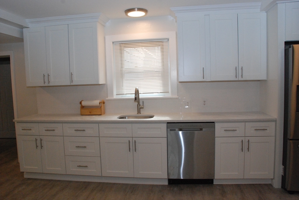 3 bed, 2 bath apartment for rent at 8 Sunset Rd, Wayland — photo 2 of 18
