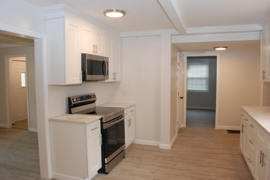 3 bed, 2 bath apartment for rent at 8 Sunset Rd, Wayland — photo 4 of 18