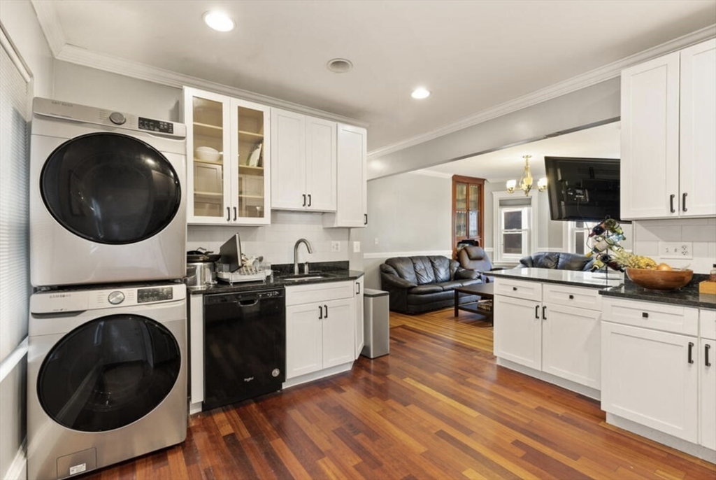 4 bed, 2 bath apartment for rent at 8 Taft St Unit Apt 1, Dorchester — photo 3 of 16