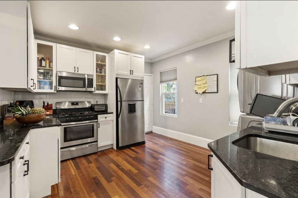 4 bed, 2 bath apartment for rent at 8 Taft St Unit Apt 1, Dorchester — photo 5 of 16