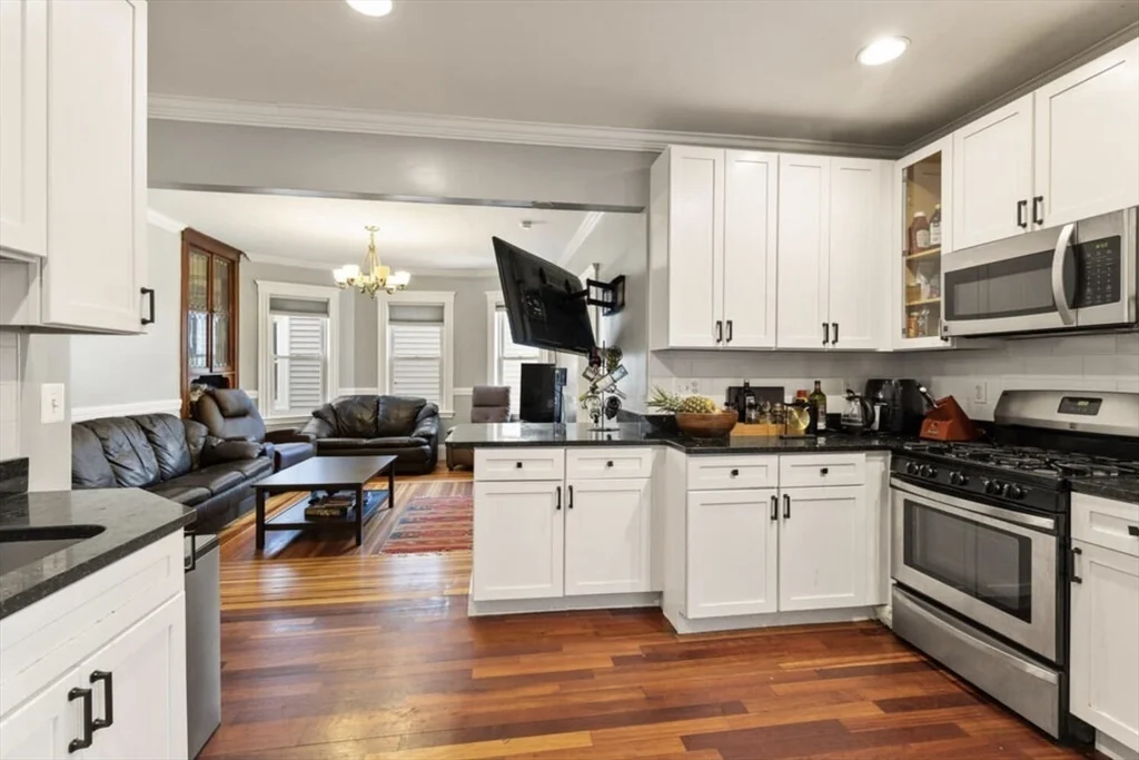 4 bed, 2 bath apartment for rent at 8 Taft St Unit Apt 1A, Dorchester — photo 6 of 16