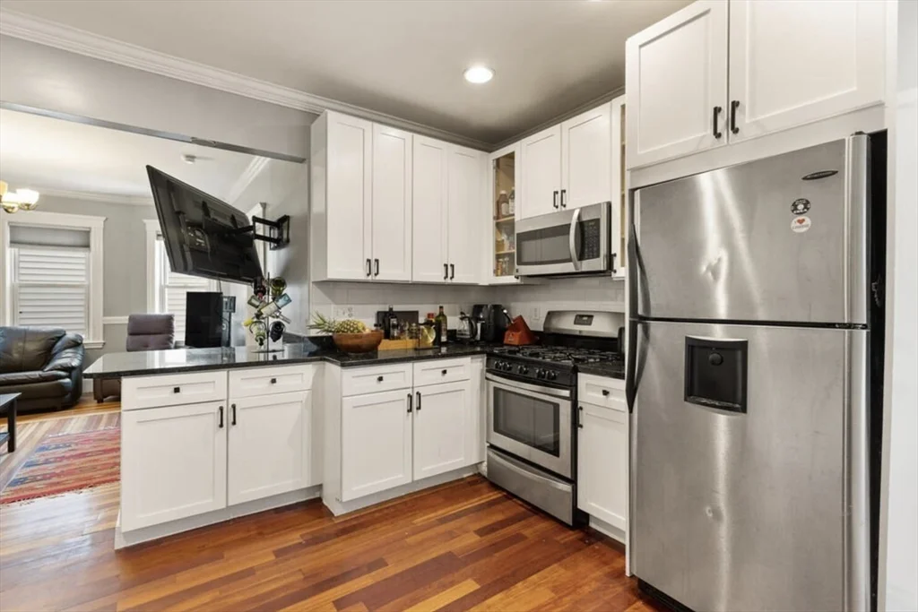 4 bed, 2 bath apartment for rent at 8 Taft St Unit Apt 1A, Dorchester — photo 4 of 16