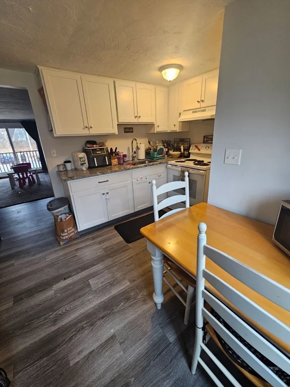 2 bed, 1 bath apartment for rent at 8 Tideview Path Unit 9, Plymouth — photo 5 of 6