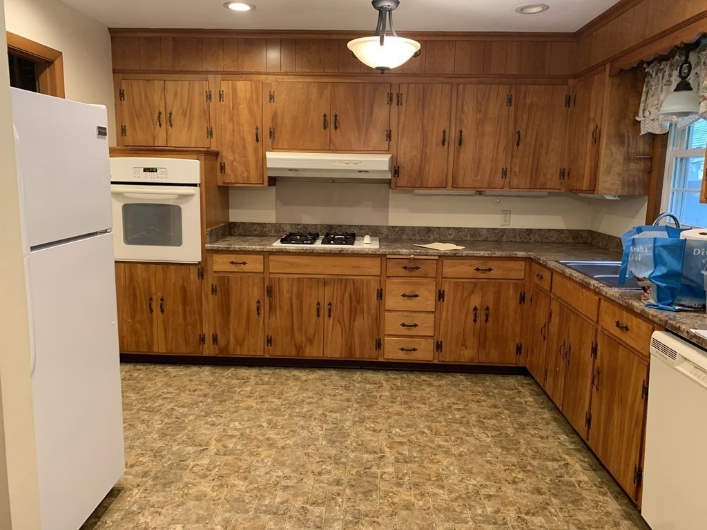 3 bed, 1 bath apartment for rent at 8 Tower Ter Unit 1, Wareham — photo 2 of 15