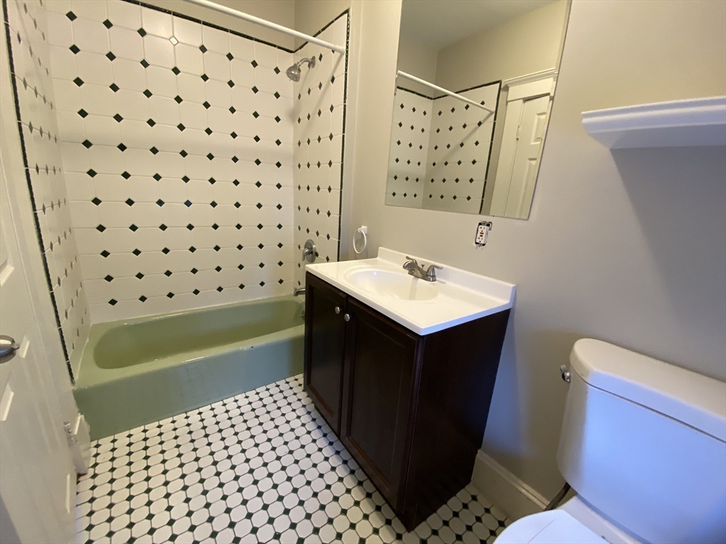 3 bed, 2 bath apartment for rent at 8 Trafford St Unit 0, Quincy — photo 14 of 18