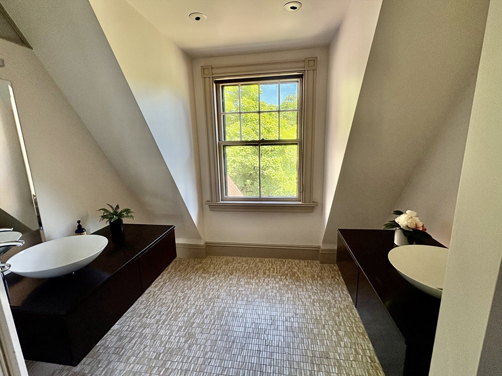 5 bed, 4+ bath apartment for rent at 8 Trail St Unit 8, West Cambridge — photo 20 of 24