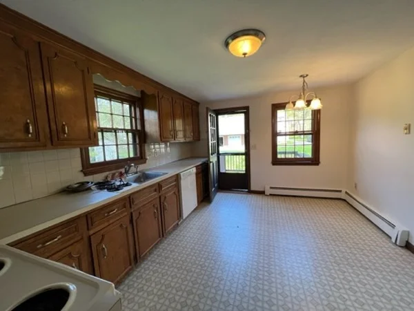 2 bed, 1 bath apartment for rent at 8 Valliria Dr Unit 8, Groton — photo 3 of 12