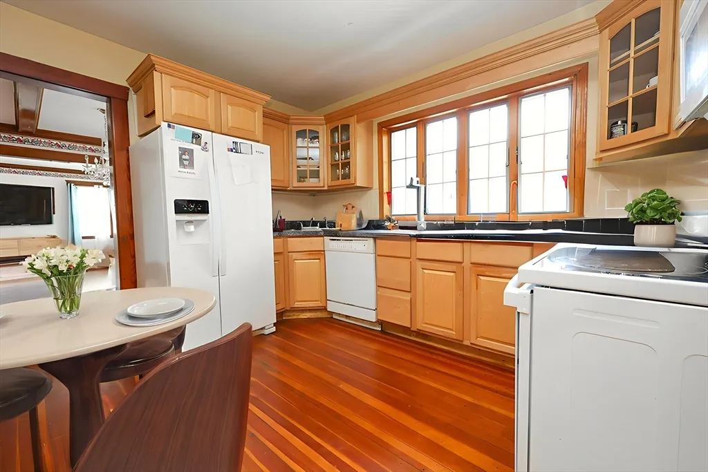 4 bed, 1 bath apartment for rent at 8 Verndale Rd Unit 2, Milton