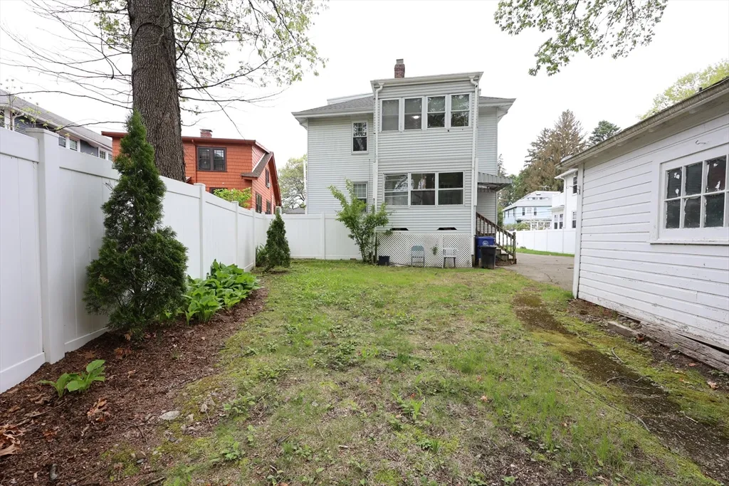 4 bed, 1 bath apartment for rent at 8 Verndale Rd Unit 2, Milton — photo 12 of 20