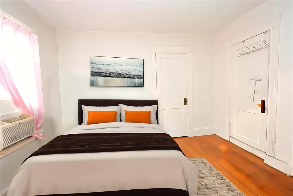 4 bed, 1 bath apartment for rent at 8 Verndale Rd Unit 2, Milton — photo 4 of 20
