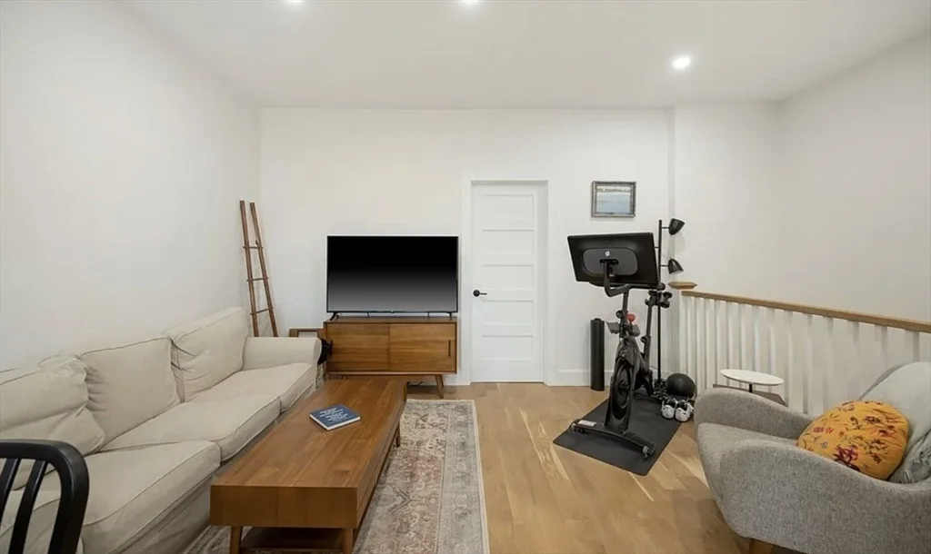1 bed, 1 bath apartment for rent at 8 Viking Unit 3, South Boston — photo 6 of 10