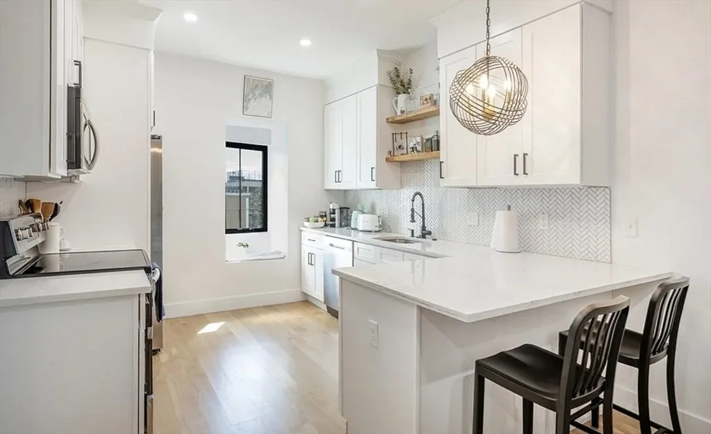 1 bed, 1 bath apartment for rent at 8 Viking Unit 3, South Boston — photo 1 of 10