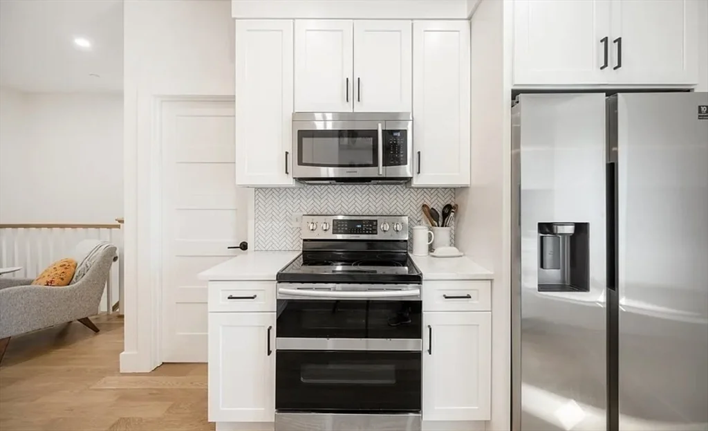 1 bed, 1 bath apartment for rent at 8 Viking Unit 3, South Boston — photo 3 of 10