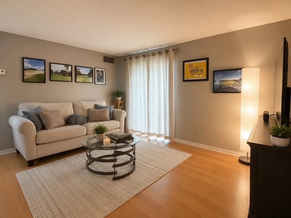 2 bed, 2 bath apartment for rent at 8 Village Rock Ln Unit 3, Natick — photo 2 of 17