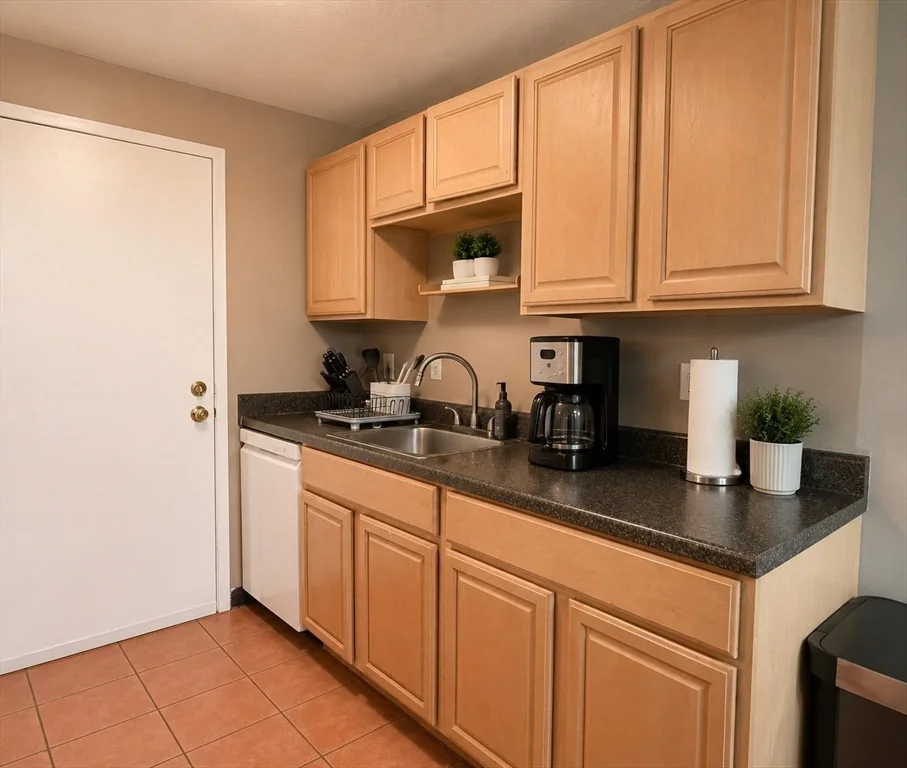 2 bed, 2 bath apartment for rent at 8 Village Rock Ln Unit 3, Natick — photo 3 of 17